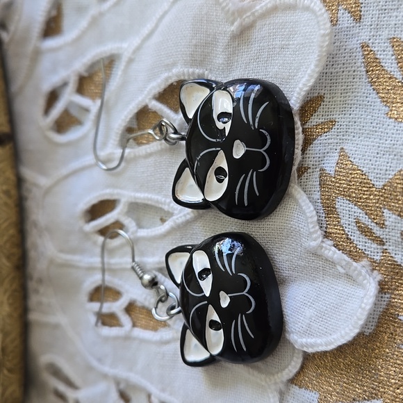 Hypoallergenic Black Cat Earrings Mid-size Large Eye Cute Whiskers - Picture 3 of 6